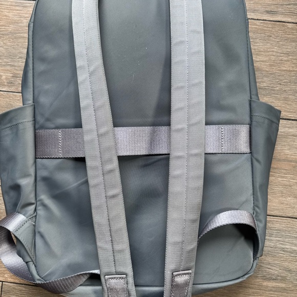 Everyday Backpack 2.0 23L
Asphalt Grey/Rhino Grey - Picture 3 of 7